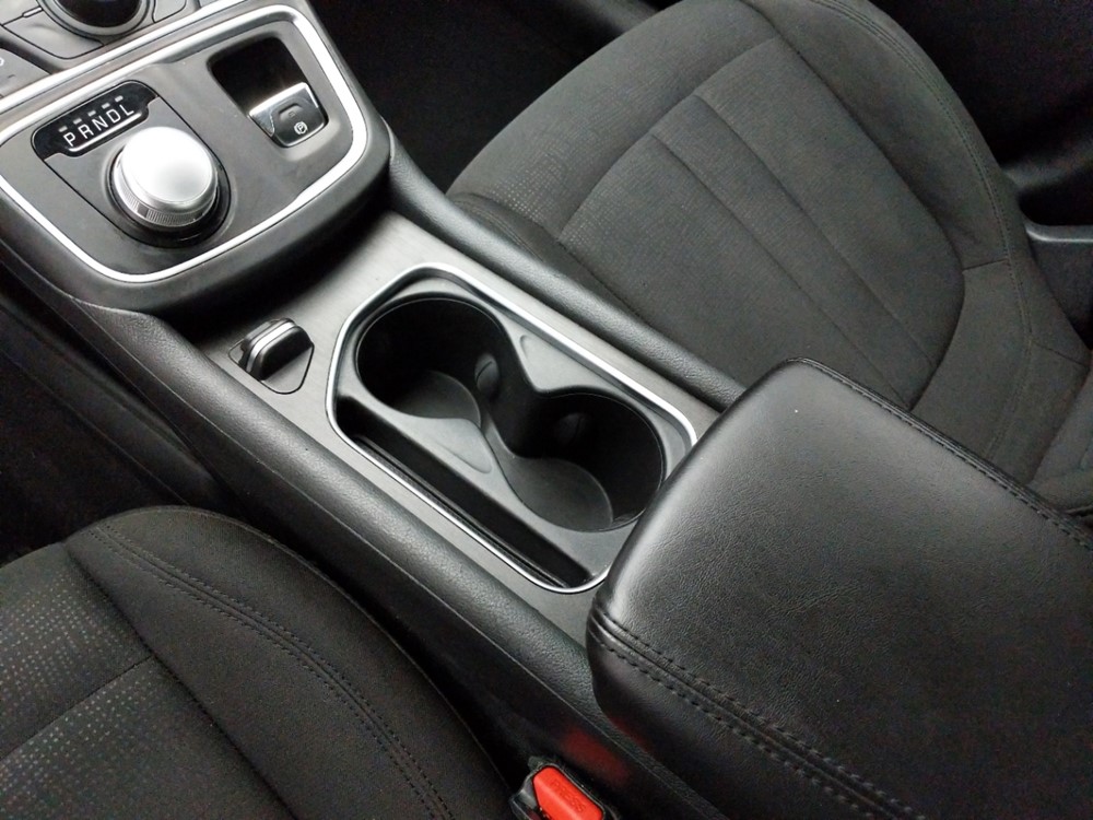 2015 Chrysler 200 - Center Console/Cup Holders