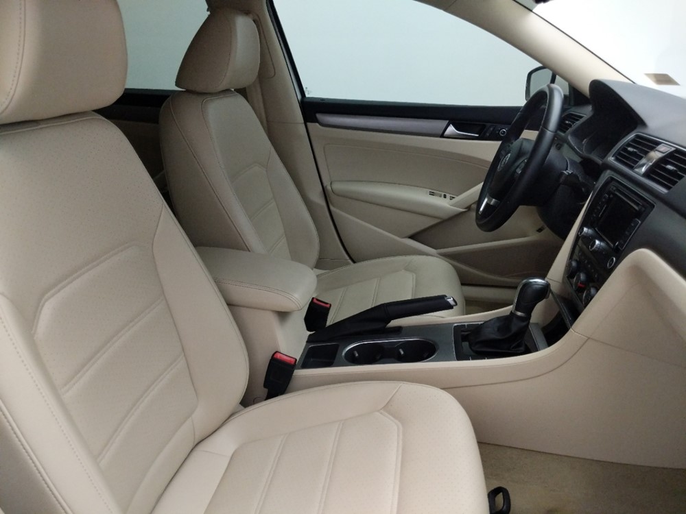 2014 Volkswagen Passat - Passenger Front Seat