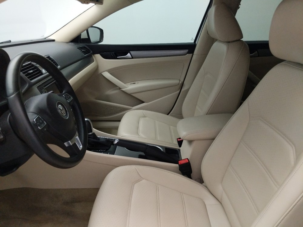 2014 Volkswagen Passat - Driver Front Seat