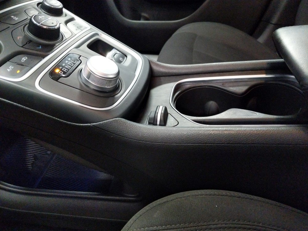 2015 Chrysler 200 - Center Console/Cup Holders