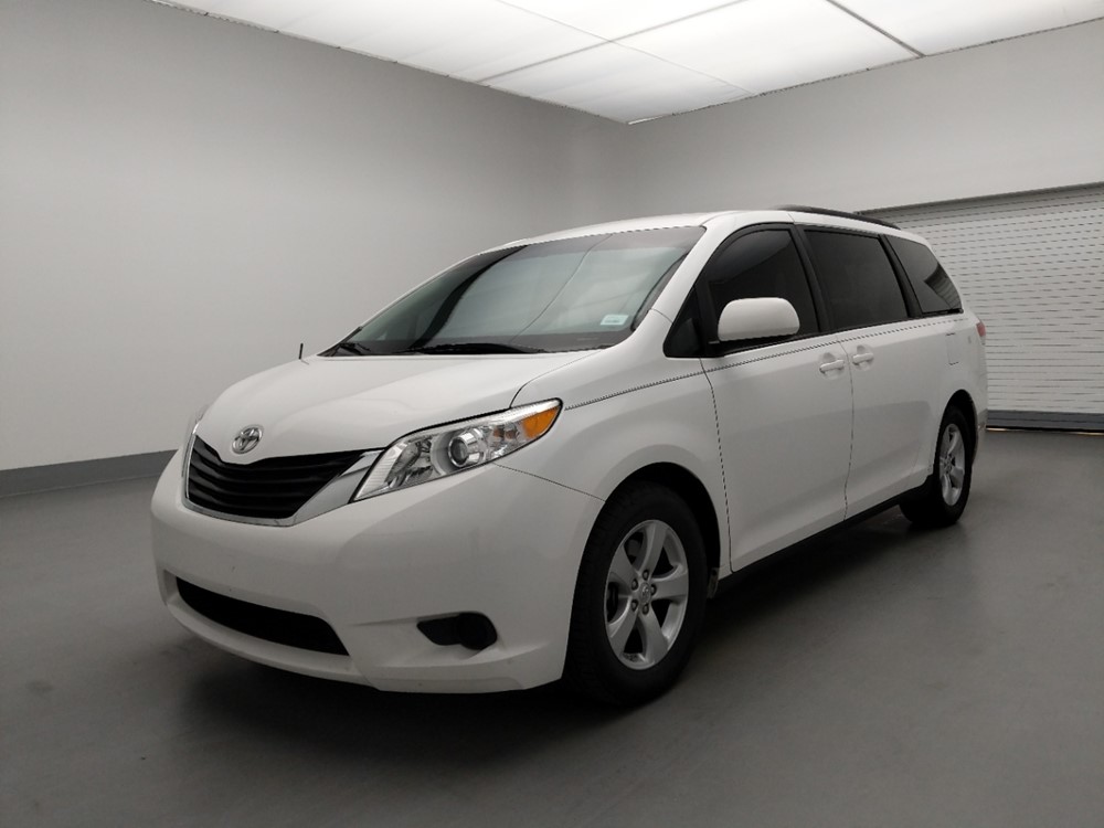 Used 2011 Toyota Sienna Driver Front Bumper