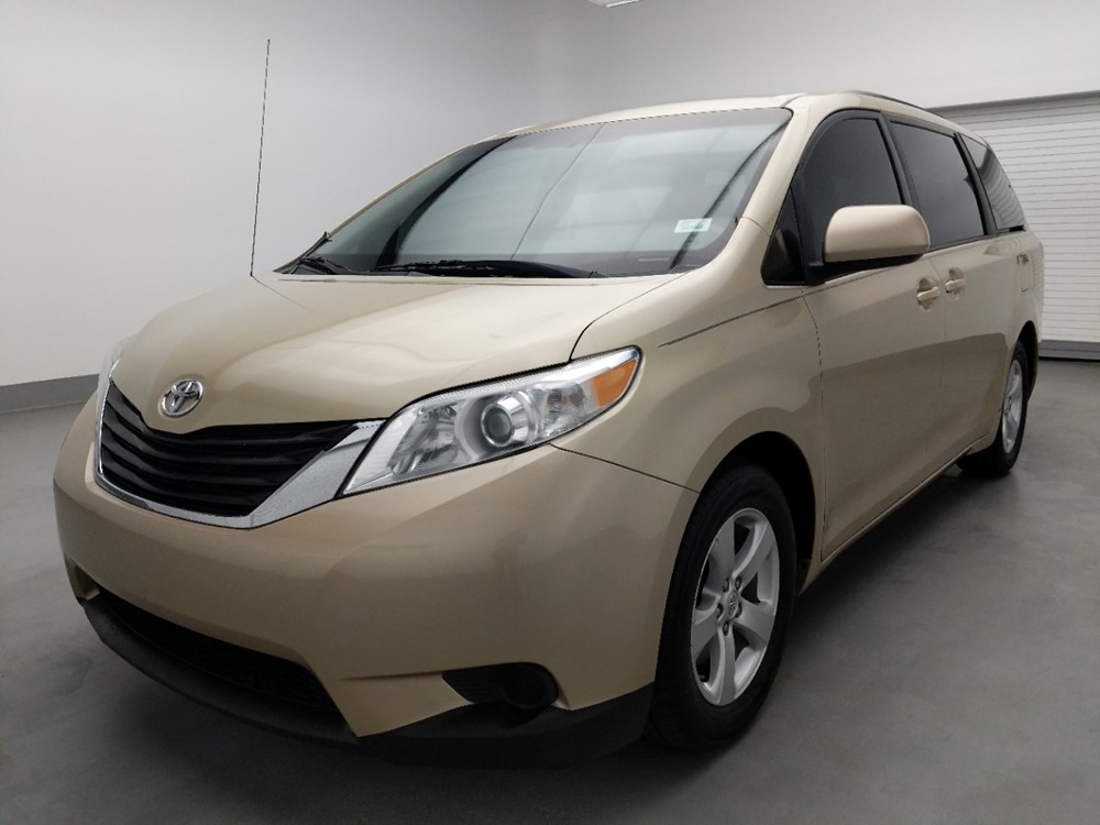 Used 2013 Toyota Sienna Driver Front Bumper
