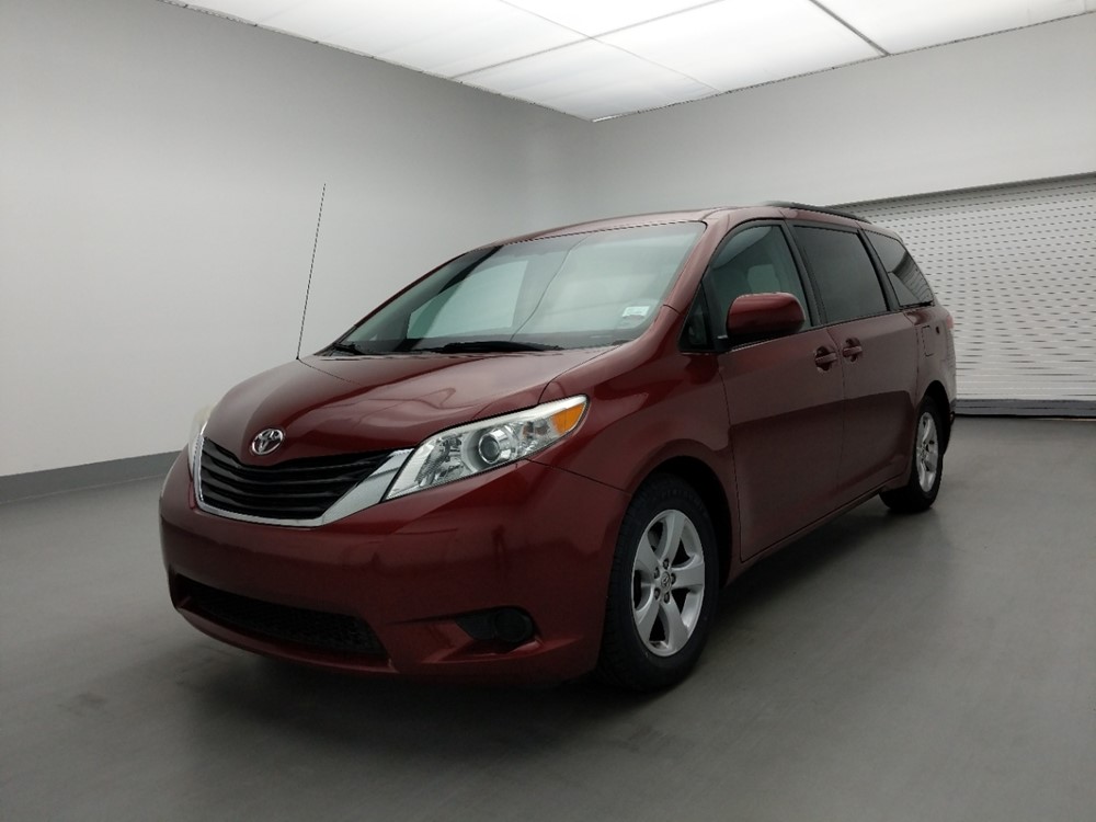 Used 2014 Toyota Sienna Driver Front Bumper