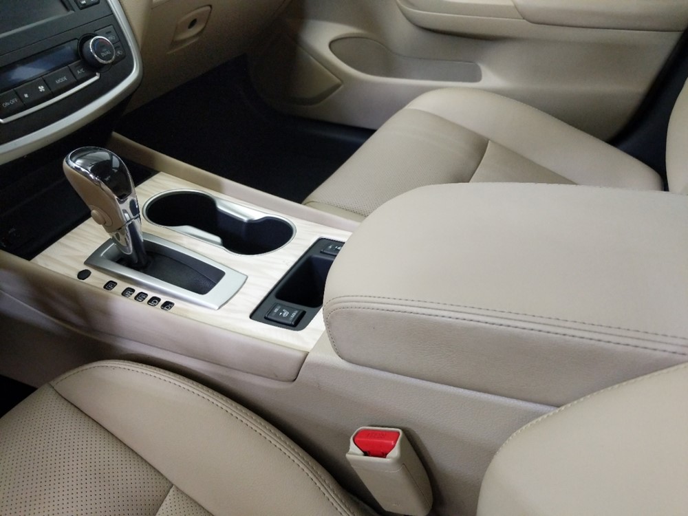 2016 Nissan Altima - Center Console/Cup Holders