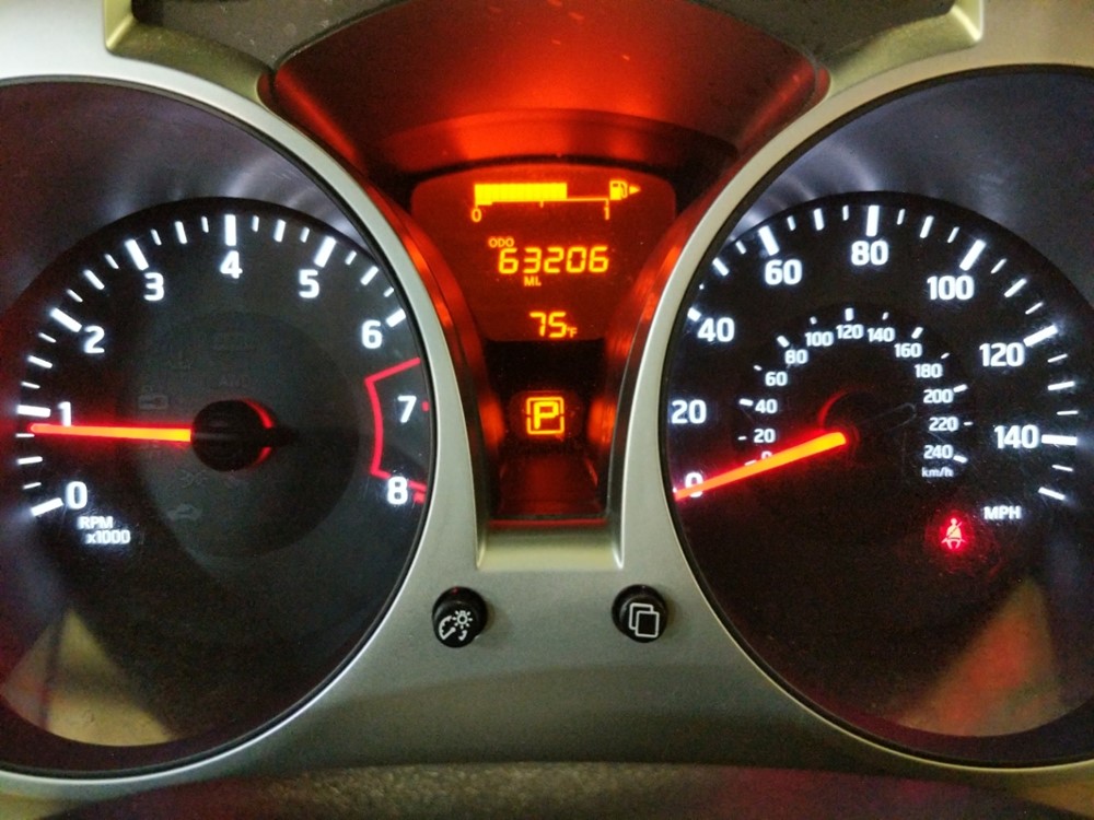 2016 Nissan JUKE - Odometer Close Up