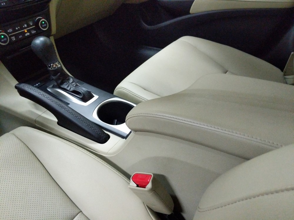 2016 Acura ILX - Center Console/Cup Holders