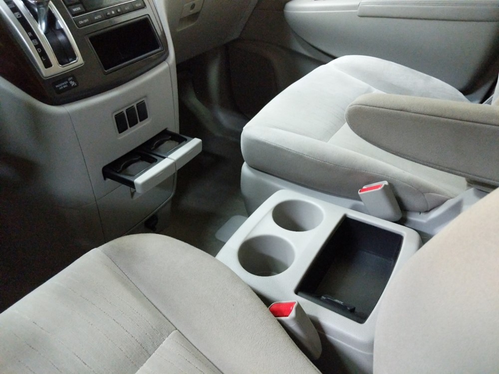 2017 Nissan Quest - Center Console/Cup Holders