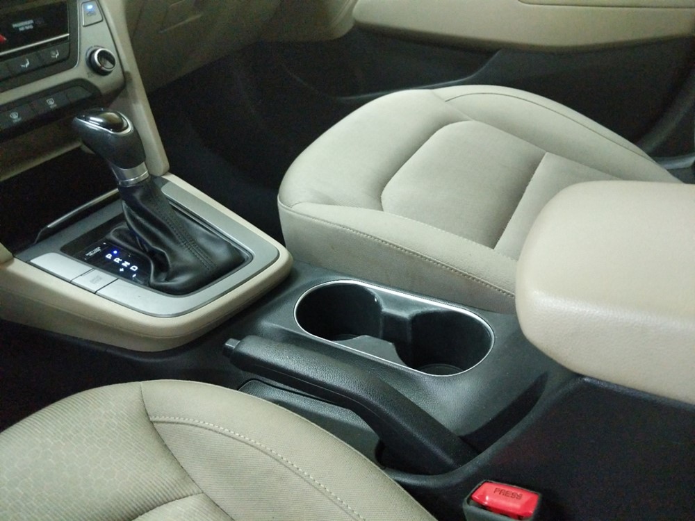 2017 Hyundai Elantra - Center Console/Cup Holders