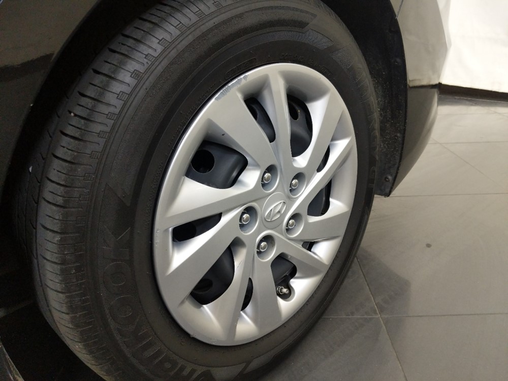 2017 Hyundai Elantra - Wheel