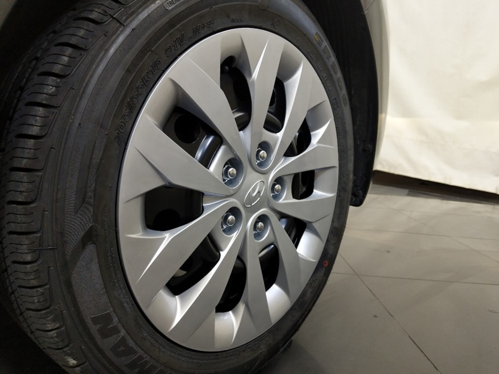 2017 Hyundai Elantra - Wheel