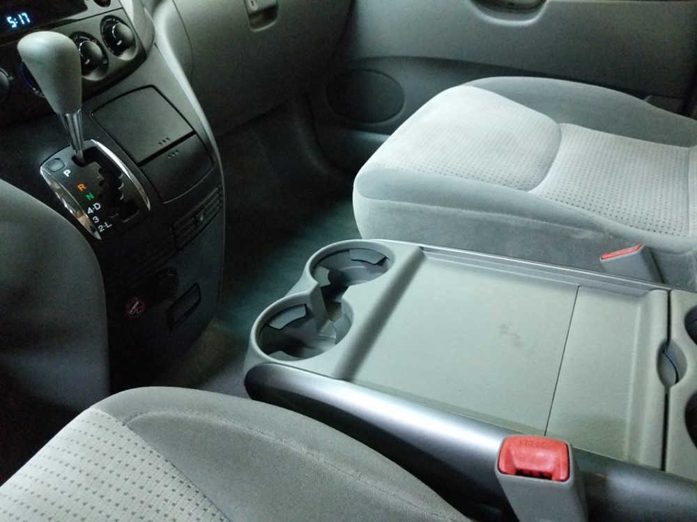 2008 Toyota Sienna - Center Console/Cup Holders