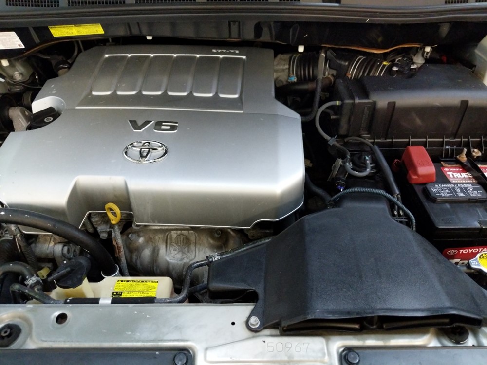 2008 Toyota Sienna - Engine