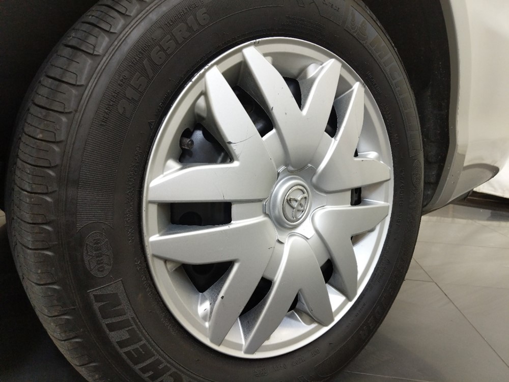 2008 Toyota Sienna - Wheel