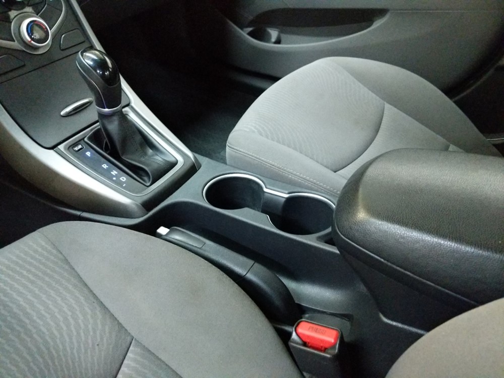 2016 Hyundai Elantra - Center Console/Cup Holders