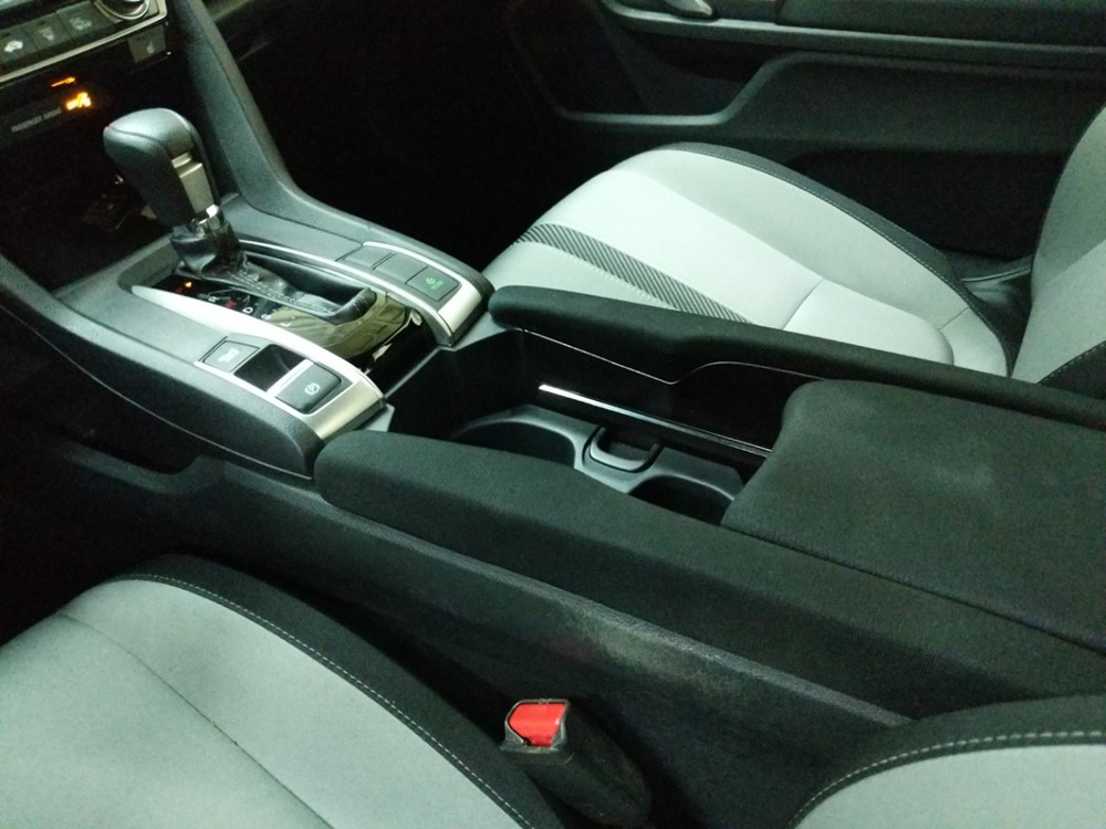 2017 Honda Civic - Center Console/Cup Holders