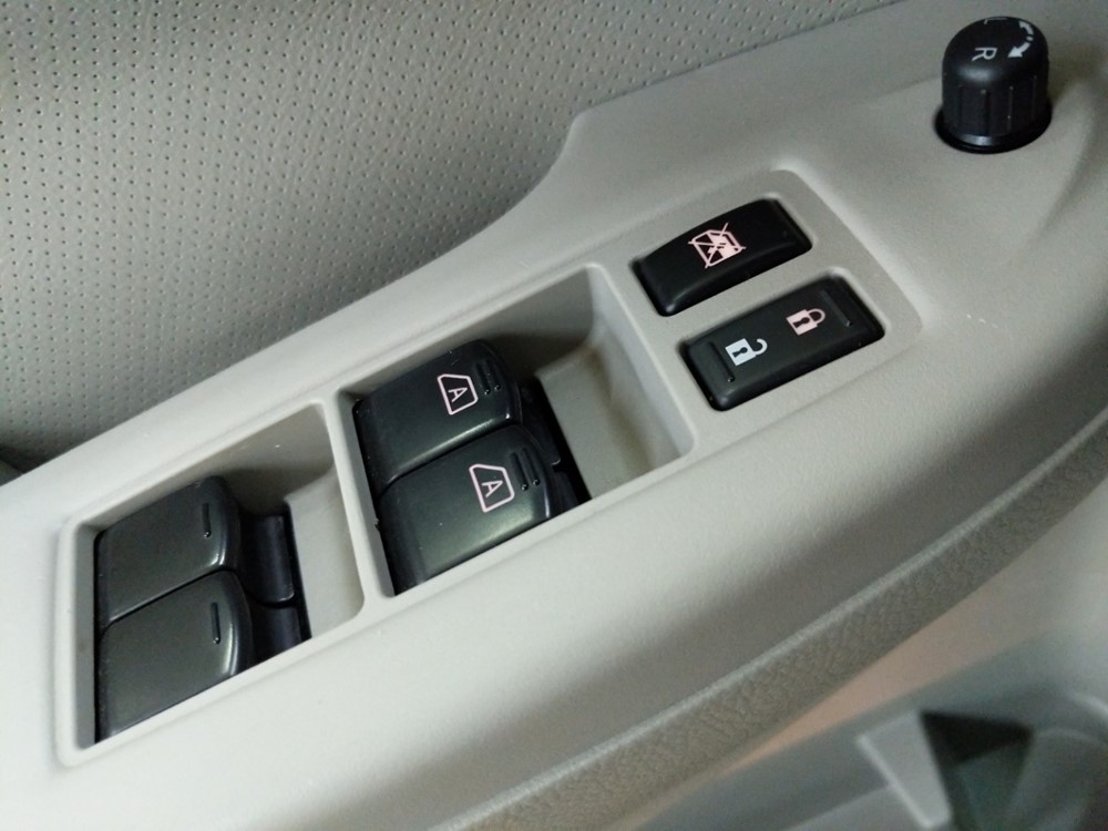 2017 Nissan Quest - Driver Power Windows/Lock Control