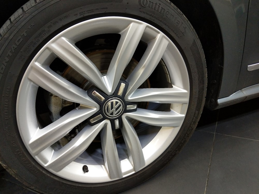 2017 Volkswagen Passat - Wheel