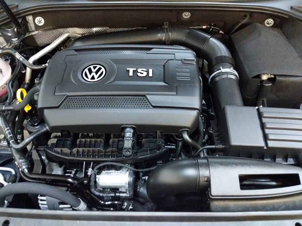 2017 Volkswagen Passat - Engine