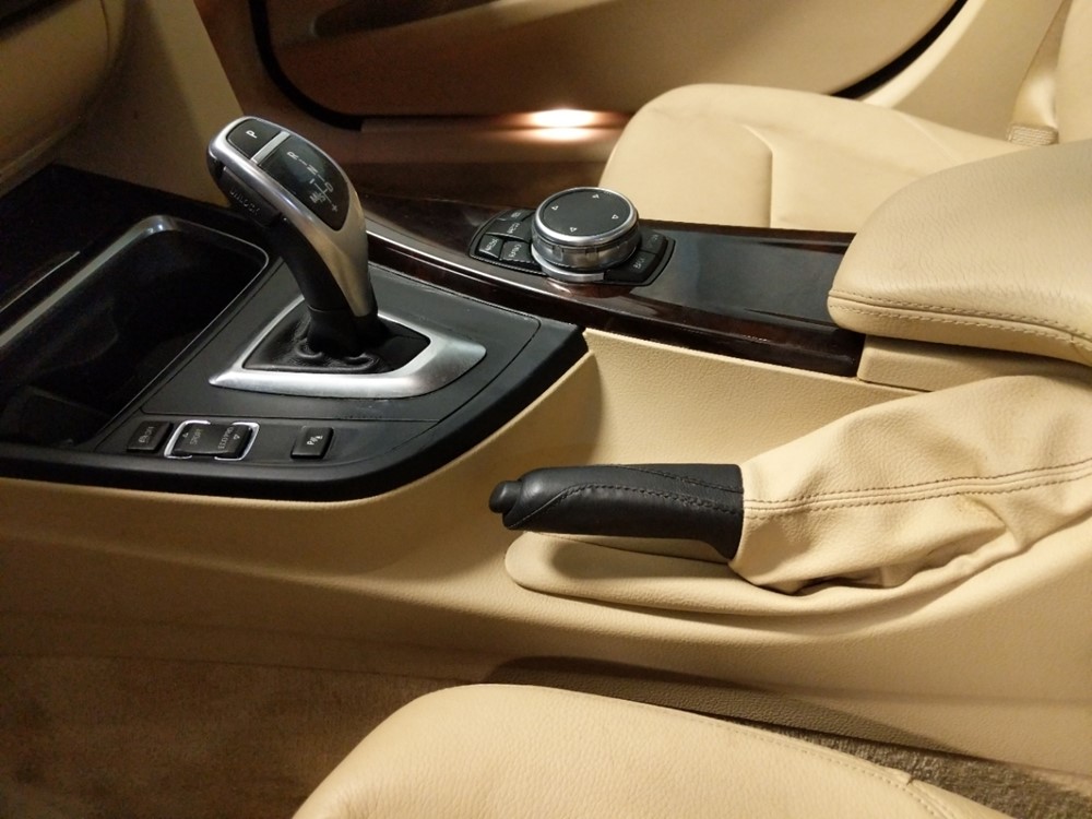 2015 BMW 328i - Center Console/Cup Holders
