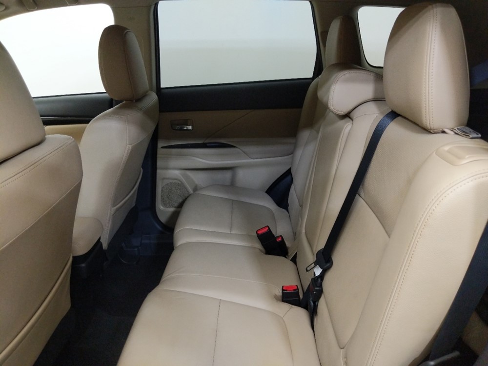 2016 Mitsubishi Outlander - Driver Rear Seat