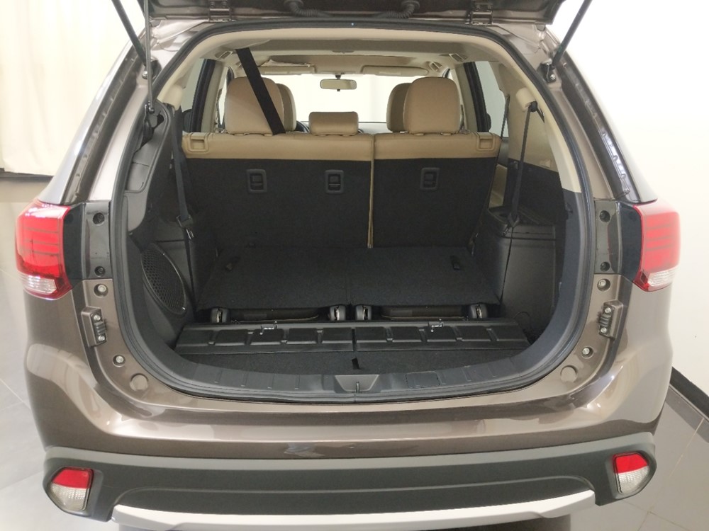 2016 Mitsubishi Outlander - Trunk