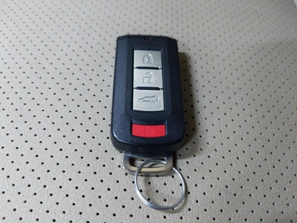 2016 Mitsubishi Outlander - Keys