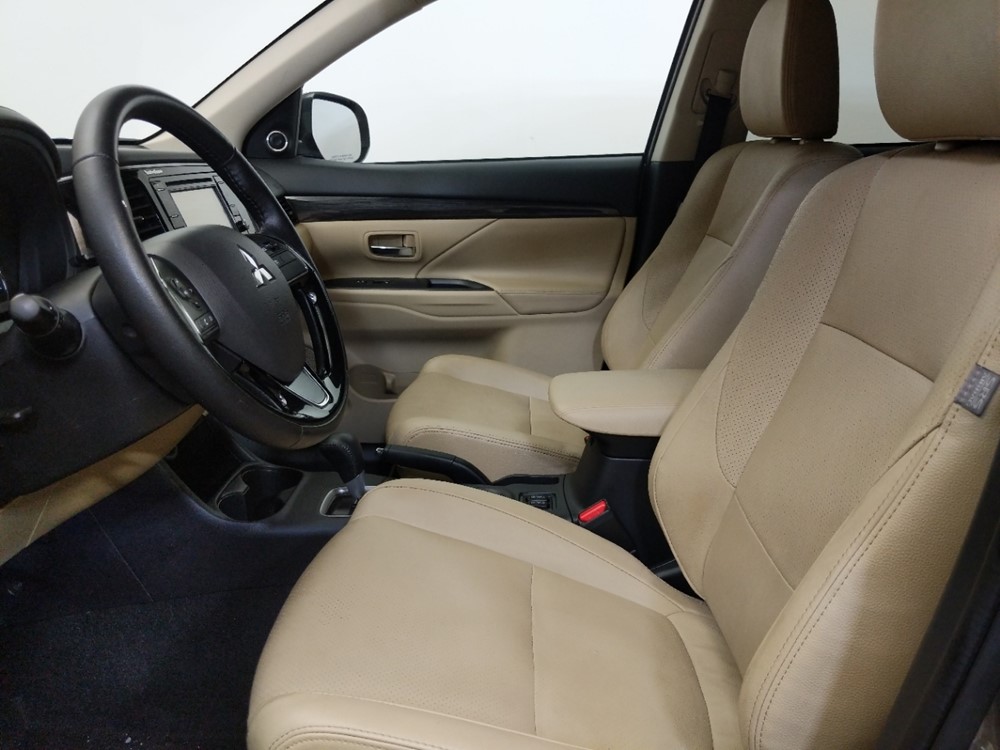 2016 Mitsubishi Outlander - Driver Front Seat