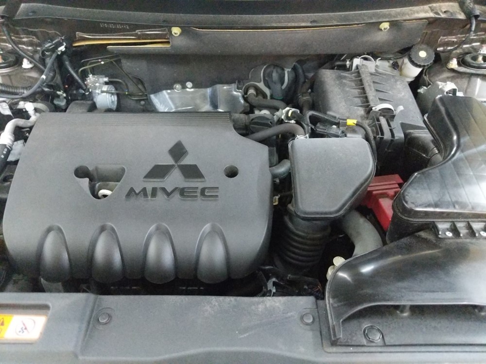 2016 Mitsubishi Outlander - Engine