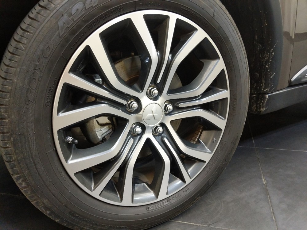 2016 Mitsubishi Outlander - Wheel