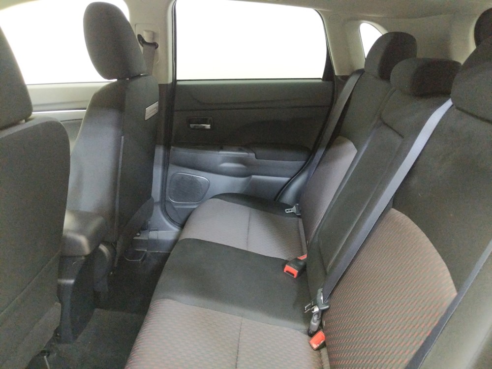 2017 Mitsubishi Outlander - Driver Rear Seat