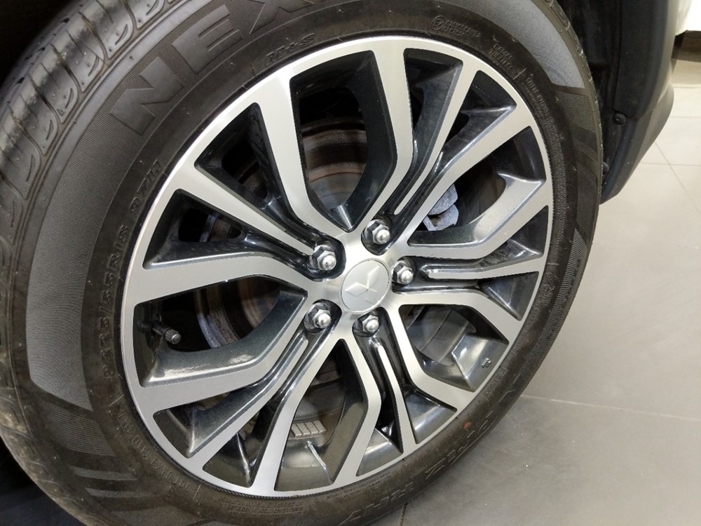 2017 Mitsubishi Outlander - Wheel