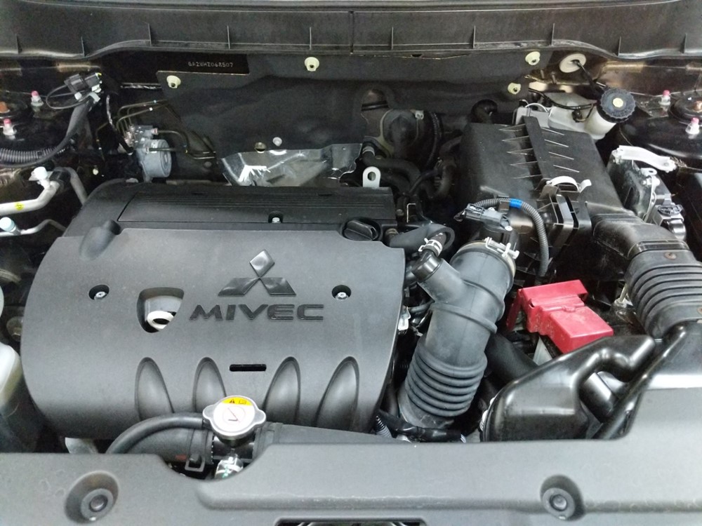 2017 Mitsubishi Outlander - Engine