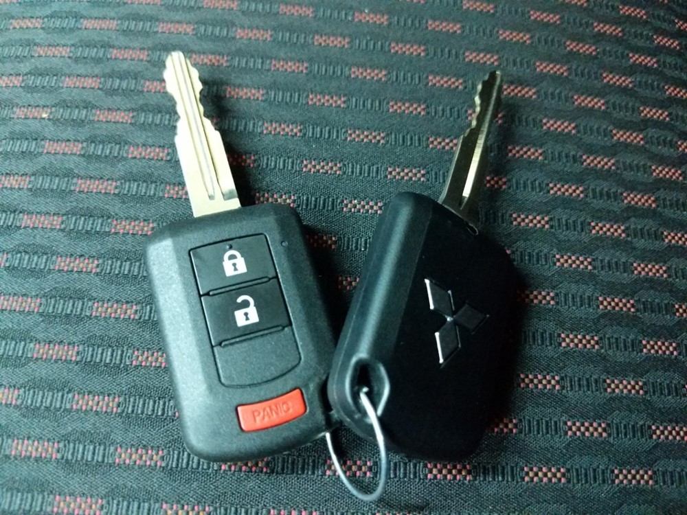 2017 Mitsubishi Outlander - Keys