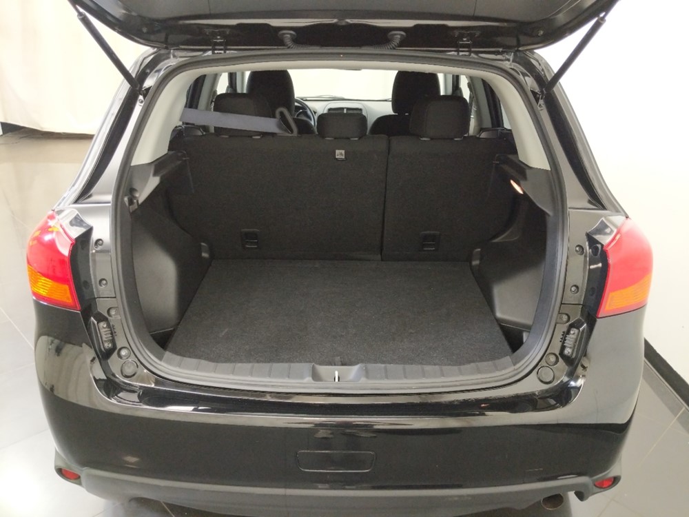 2017 Mitsubishi Outlander - Trunk