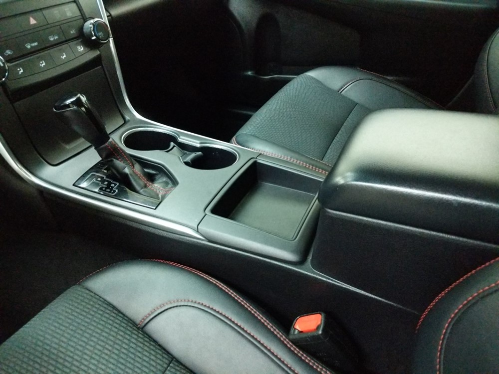 2016 Toyota Camry - Center Console/Cup Holders