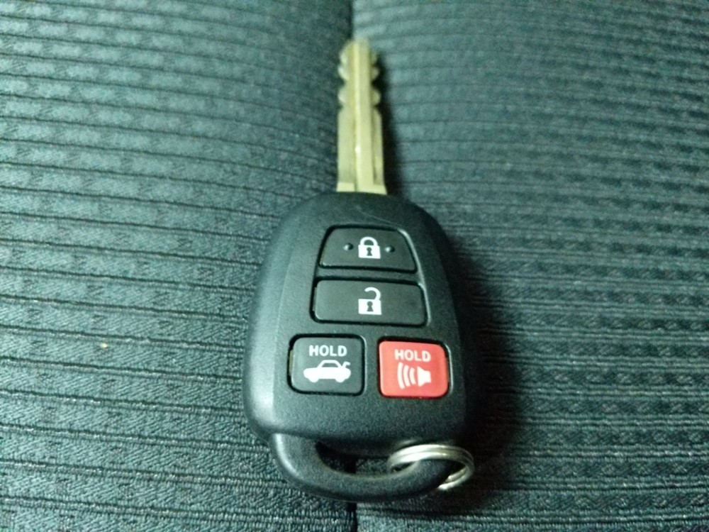 2016 Toyota Camry - Keys