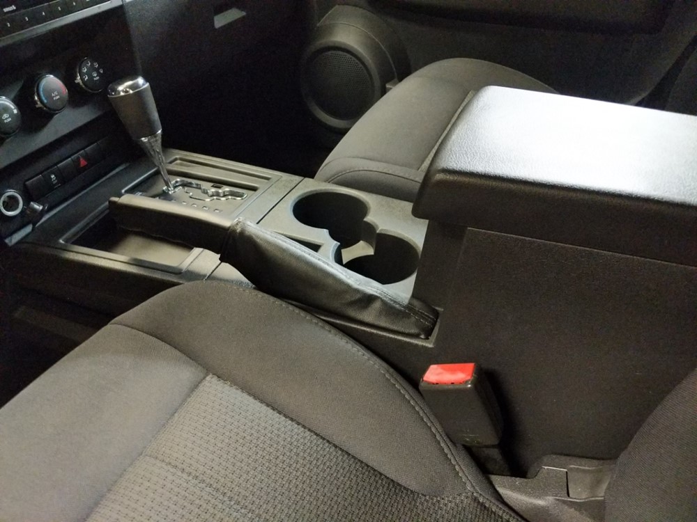 2011 Dodge Nitro - Center Console/Cup Holders