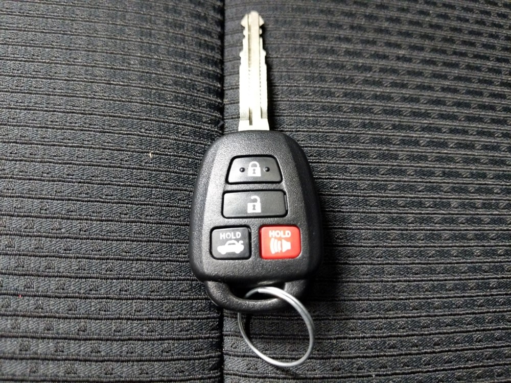 2016 Toyota Camry - Keys