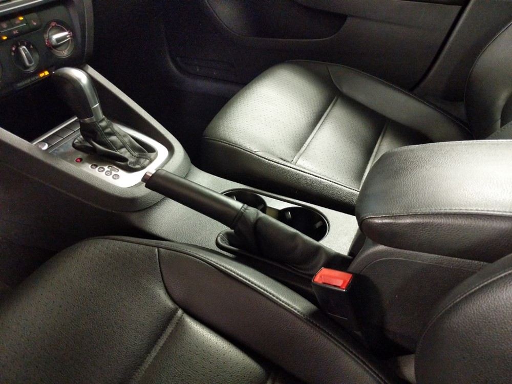 2014 Volkswagen Jetta - Center Console/Cup Holders