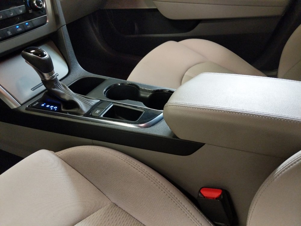 2017 Hyundai Sonata - Center Console/Cup Holders