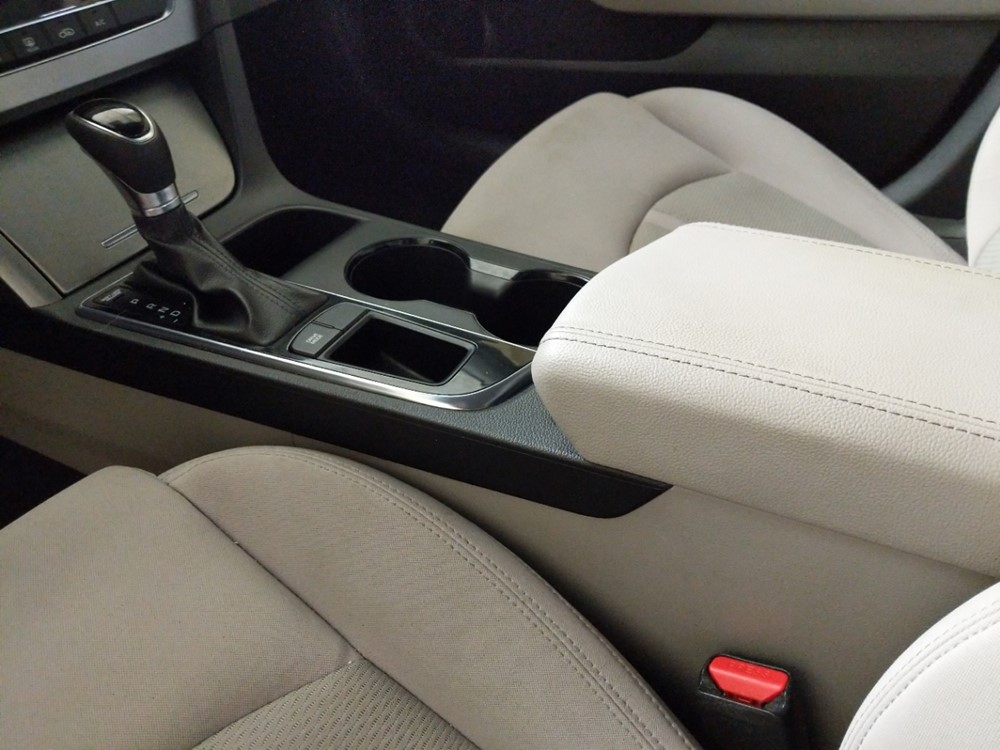 2017 Hyundai Sonata - Center Console/Cup Holders