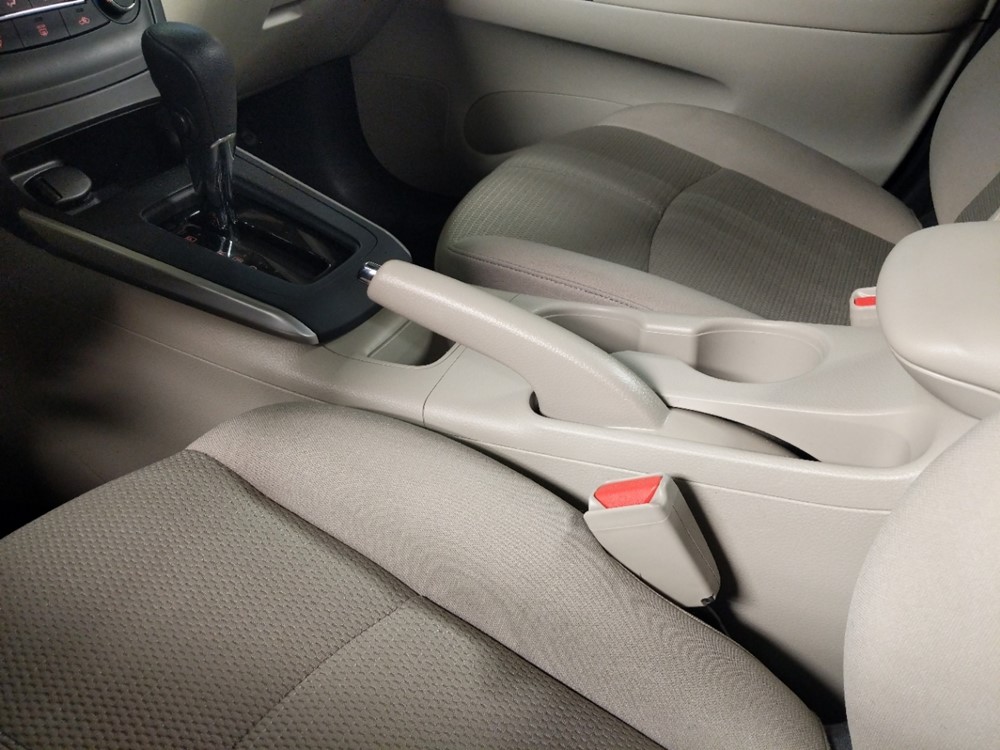 2017 Nissan Sentra - Center Console/Cup Holders