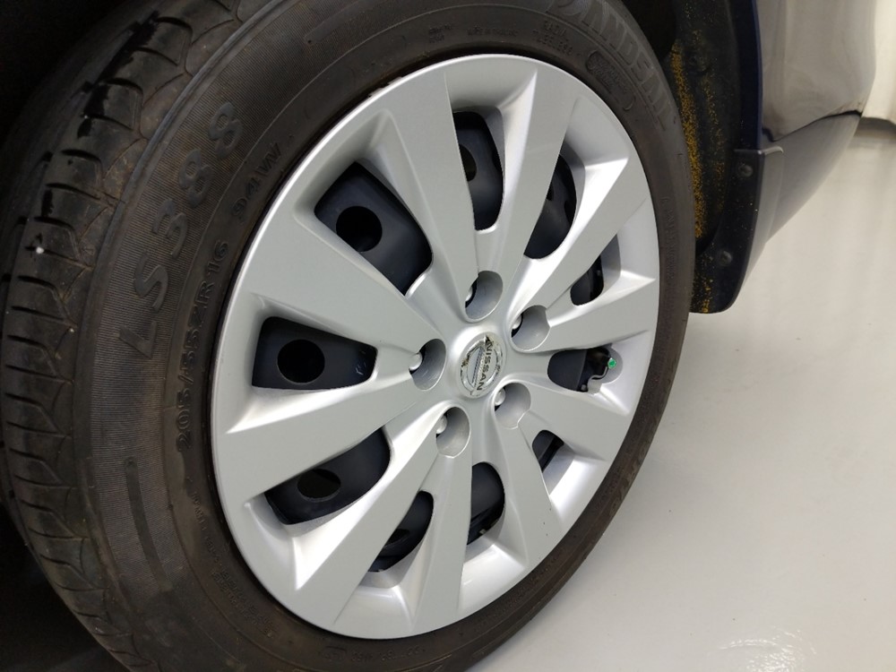 2017 Nissan Sentra - Wheel