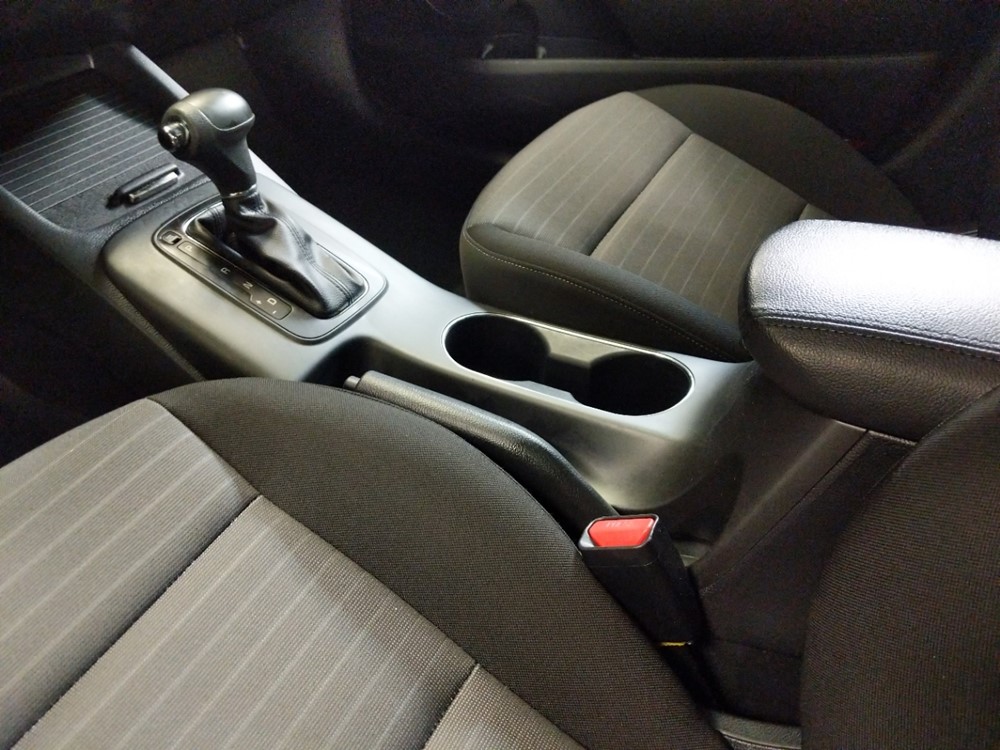 2016 Kia Forte5 - Center Console/Cup Holders