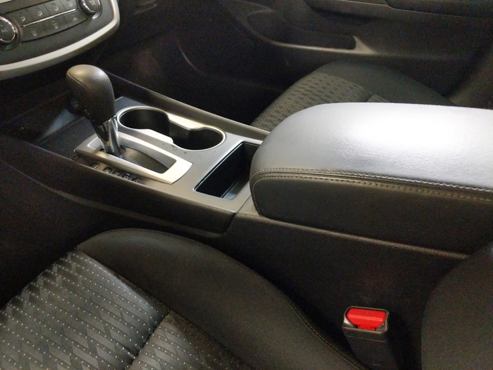 2016 Nissan Altima - Center Console/Cup Holders