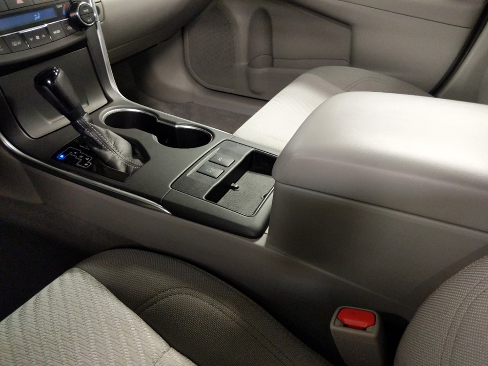 2017 Toyota Camry - Center Console/Cup Holders