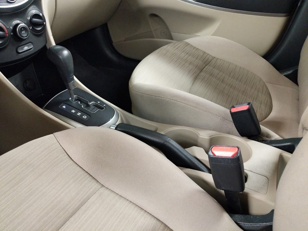 2017 Hyundai Accent - Center Console/Cup Holders