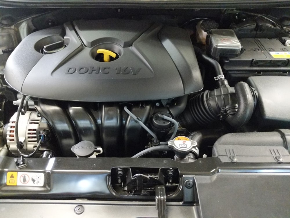 2016 Hyundai Elantra - Engine