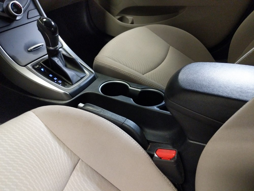 2016 Hyundai Elantra - Center Console/Cup Holders
