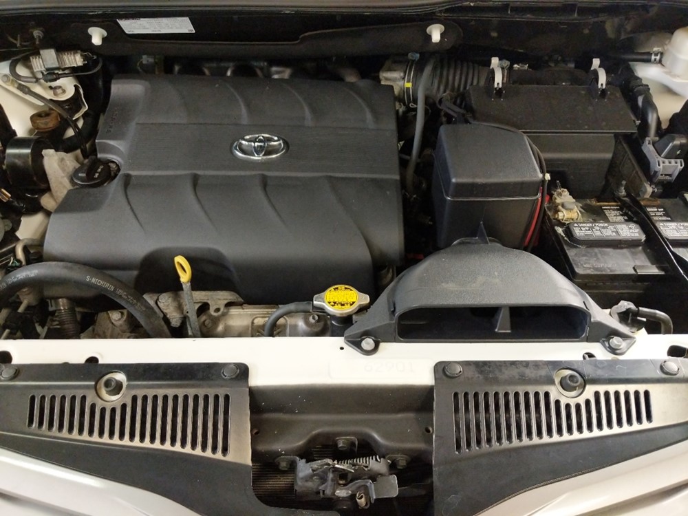 2015 Toyota Sienna - Engine